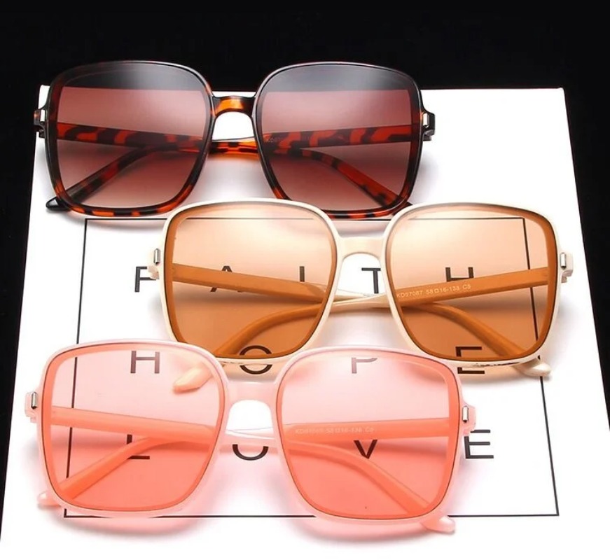 แว่นกันแดดทรงสี่เหลี่ยมขนาดใหญ - Luxury Lifestyle Store บทวิจารณ์และราคา