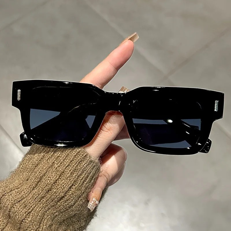 แว่นกันแดดทรงสี่เหลี่ยมหรูหรา  - Luxury Lifestyle Store บทวิจารณ์และราคา