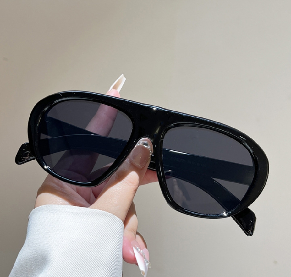 แว่นกันแดดนักบินทรงโอเวอร์ไซส์ - Luxury Lifestyle Store บทวิจารณ์และราคา